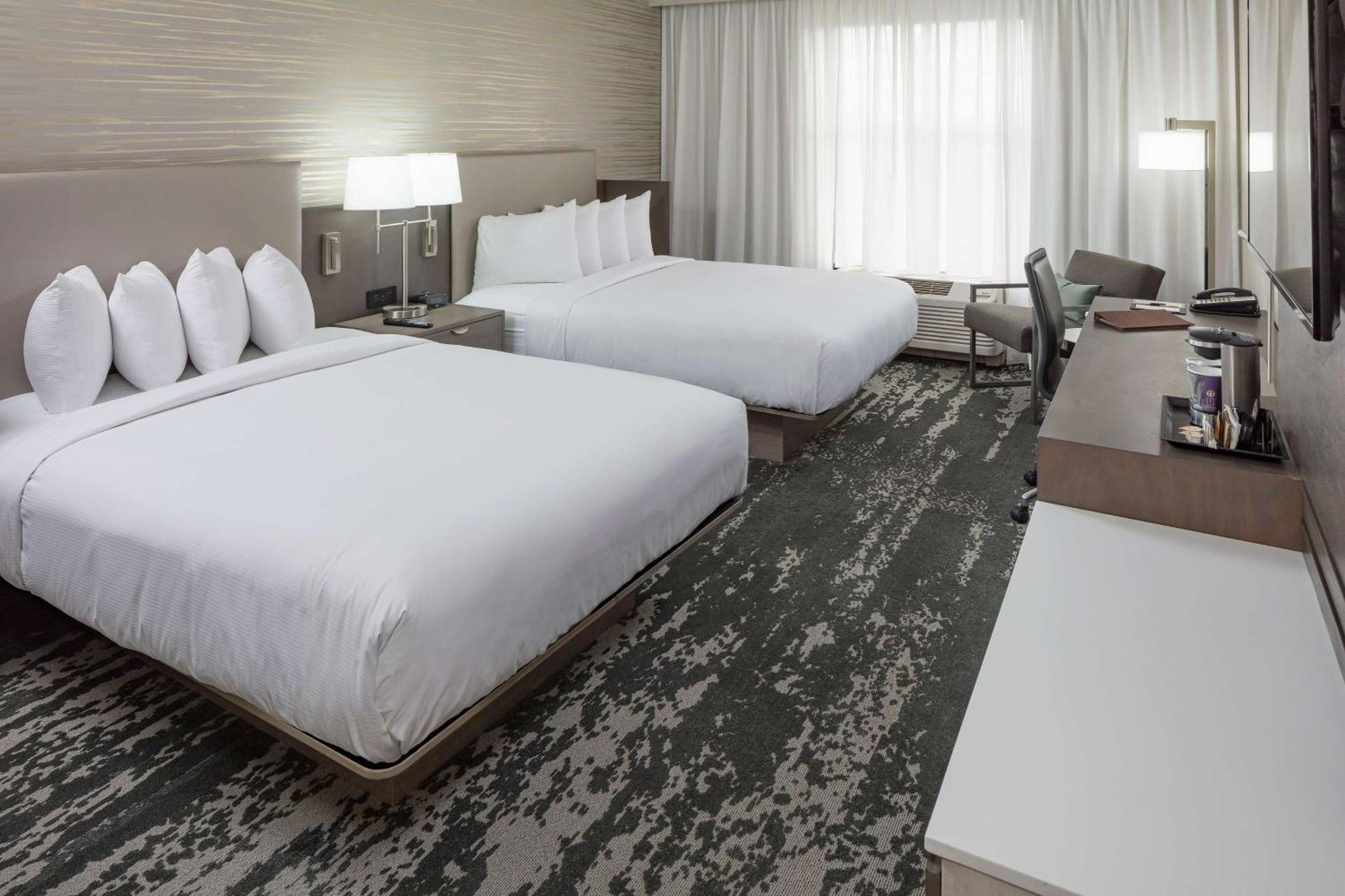 Doubletree By Hilton Boston Logan Airport Chelsea Hotel Exterior foto