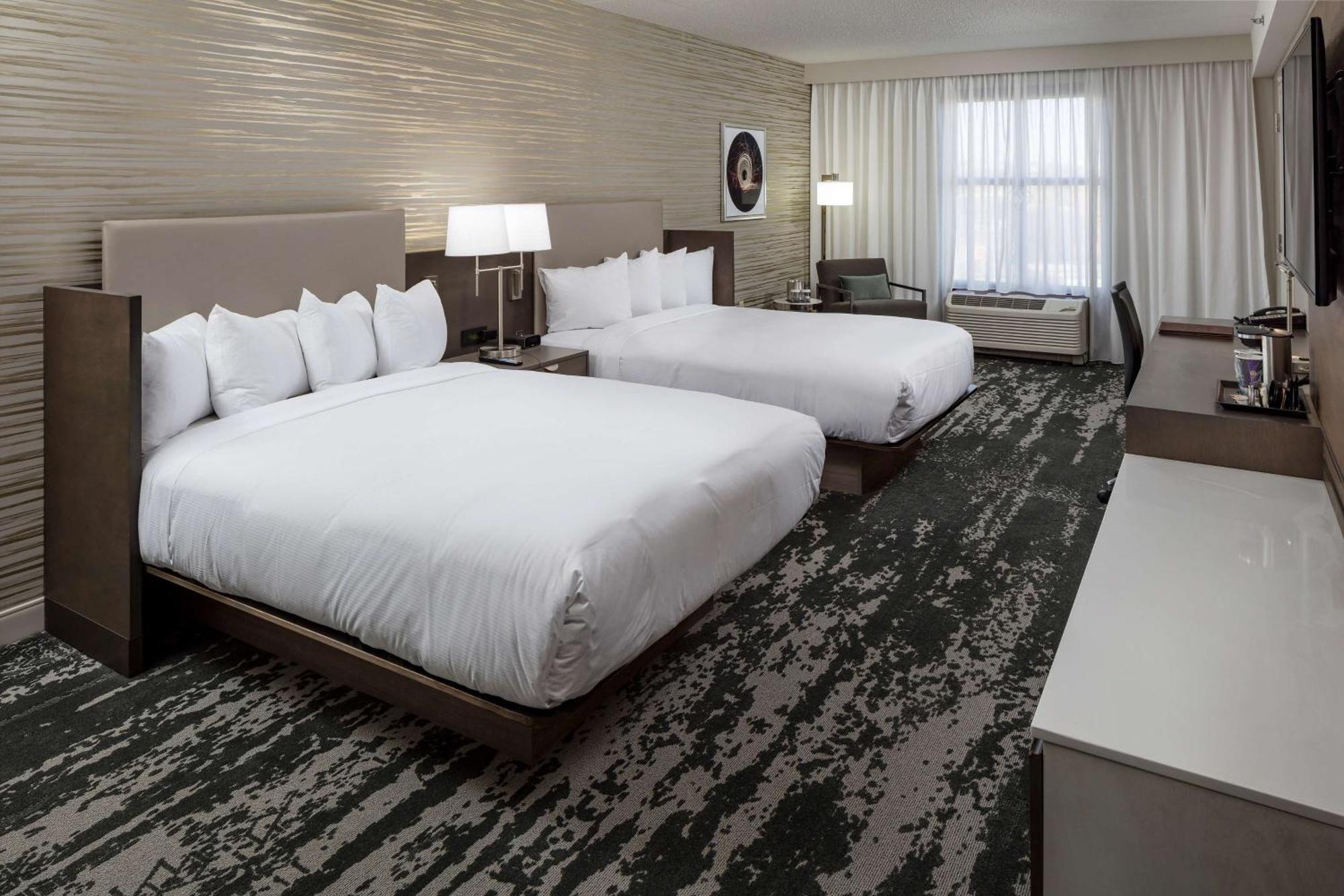 Doubletree By Hilton Boston Logan Airport Chelsea Hotel Exterior foto